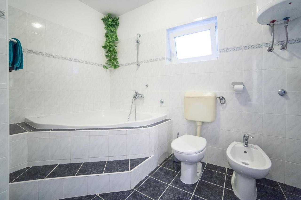 Apartment Jadranka Brist Εξωτερικό φωτογραφία