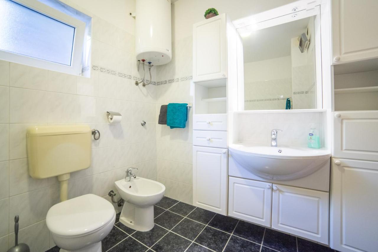 Apartment Jadranka Brist Εξωτερικό φωτογραφία